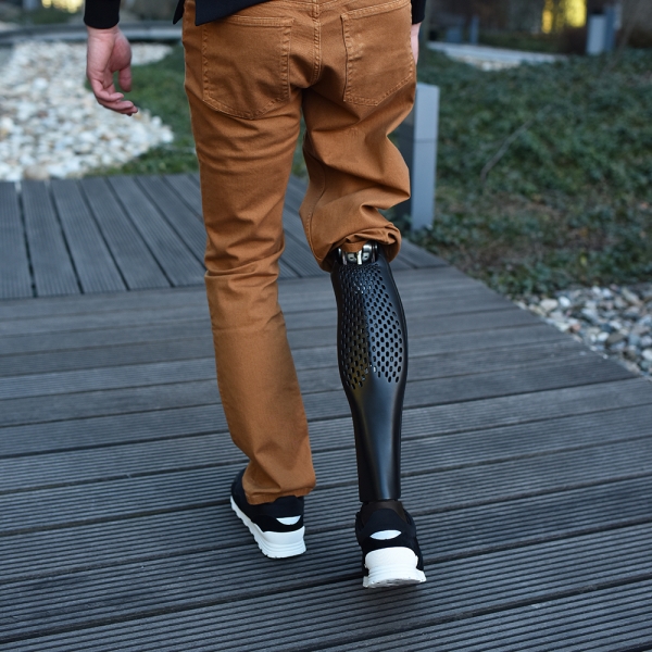  AIRY Prosthetic Leg - fashion design