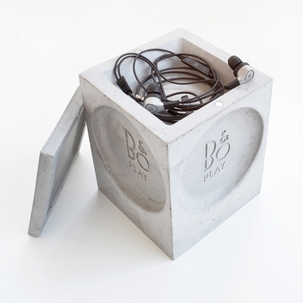 B&O box stand for Headphones - product design
