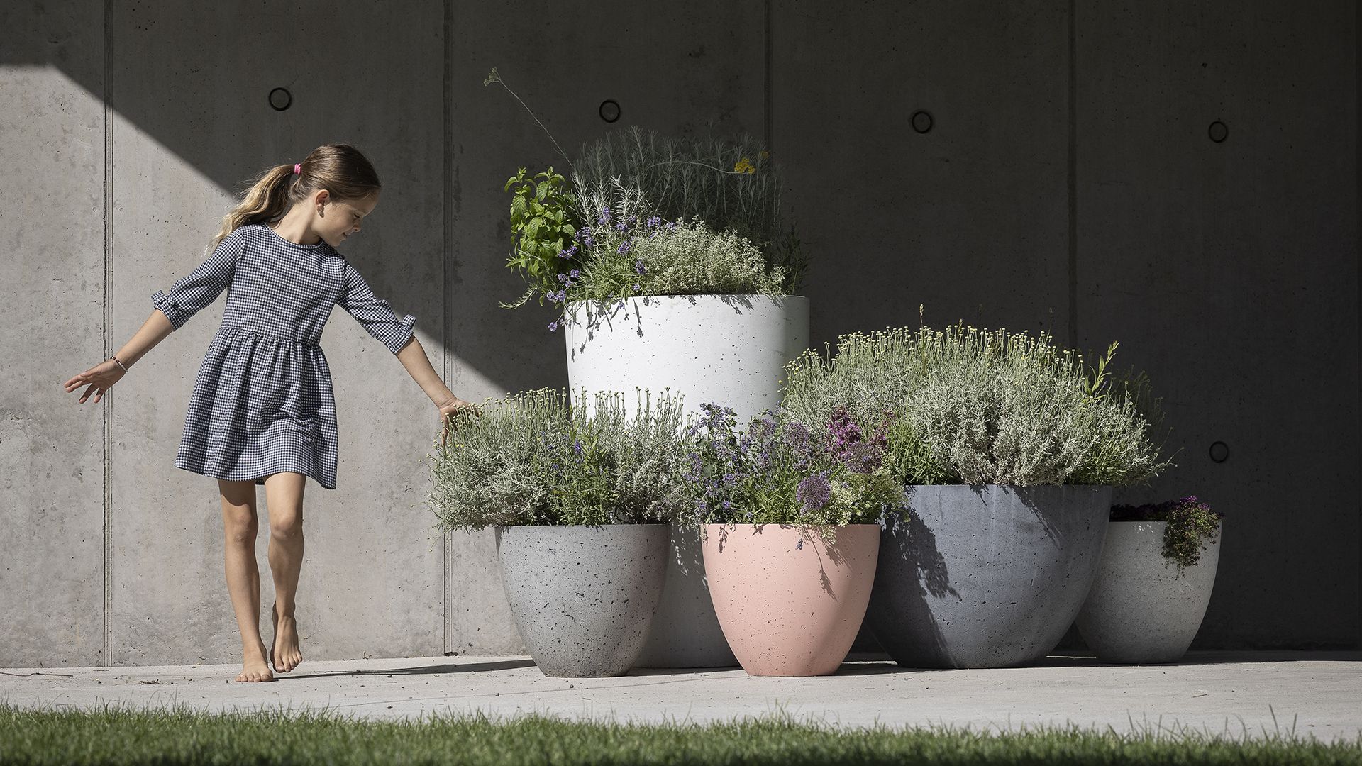 <b>CLASSIC concrete planters</b> for BETONI 